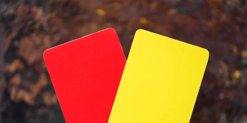 Ý nghĩa của thẻ đỏ thẻ vàng trong bóng đá